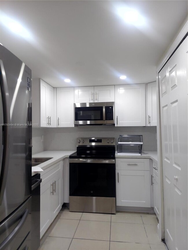 2255 W 69th St in Hialeah, FL - Building Photo - Building Photo