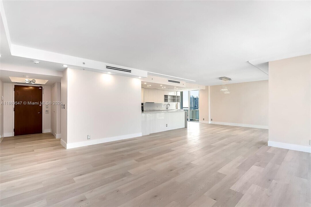 19707 Turnberry Way in Aventura, FL - Building Photo