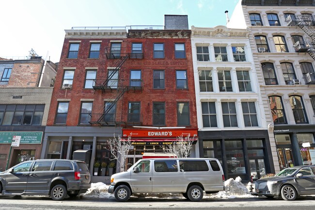 136 W Broadway in New York, NY - Foto de edificio - Building Photo