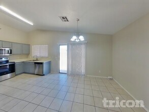 2022 E Winston Dr in Phoenix, AZ - Building Photo - Building Photo