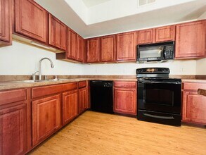 18250 N Cave Creek Rd in Phoenix, AZ - Building Photo - Building Photo
