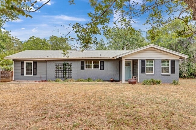 1607 Carter St in Bastrop, TX - Building Photo - Building Photo