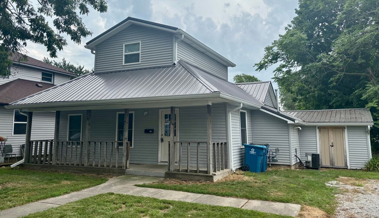 516 E Silver St in Bluffton, IN - Building Photo