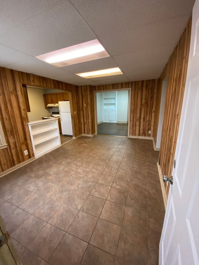 705 E Montgomery St in Knoxville, IA - Building Photo - Building Photo