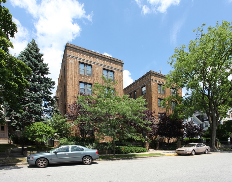 Highland Apartments in New London, CT - Foto de edificio