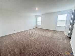 3911 Trail de Paris in New Braunfels, TX - Foto de edificio - Building Photo