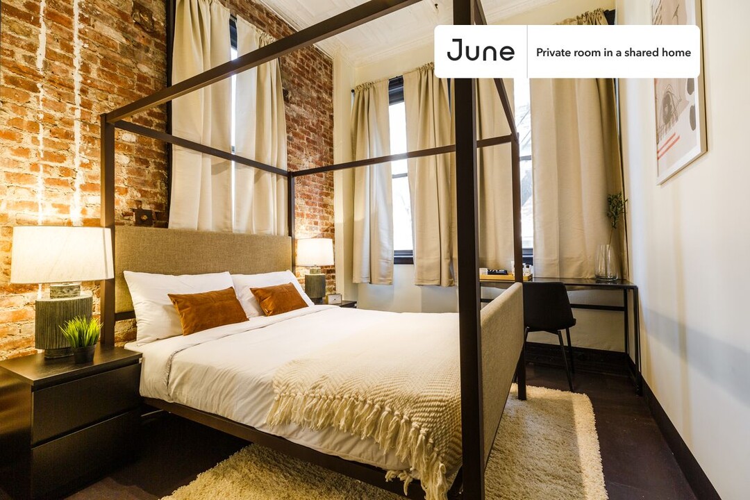 Private bedroom in 5 bed/2 bath Home in New York, NY - Building Photo