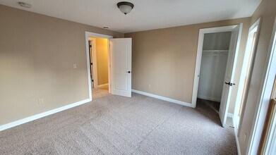 502 E Vine St, Unit Upper in Mount Vernon, OH - Foto de edificio - Building Photo
