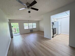 100 SW 132nd Way in Pembroke Pines, FL - Building Photo - Building Photo