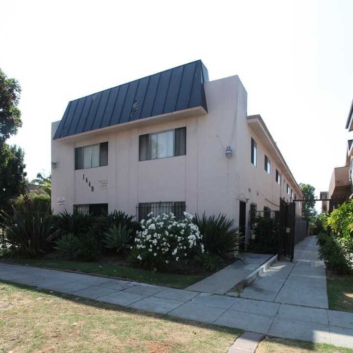 1449 S Point View St in Los Angeles, CA - Building Photo