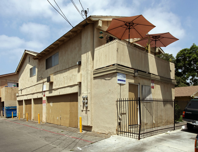 206 E Wakefield Ave in Anaheim, CA - Building Photo - Building Photo