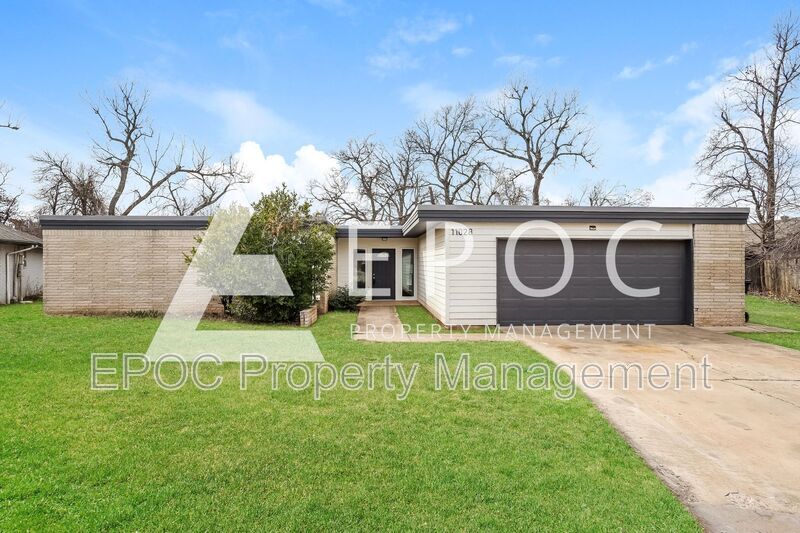 11028 NW 112th St in Yukon, OK - Building Photo