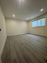 142 S Normandie Ave in Los Angeles, CA - Foto de edificio - Building Photo