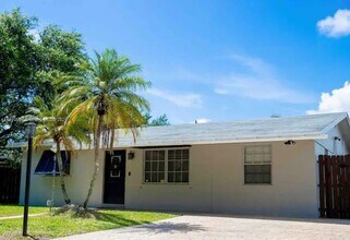7650 Northwest 33rd Street in Hollywood, FL - Building Photo - Building Photo