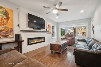 1219 Dewey Ave in Evanston, IL - Building Photo - Building Photo