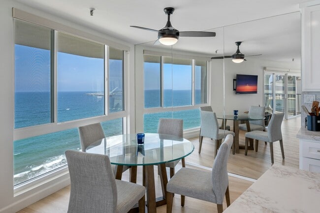 565 Esplanade in Redondo Beach, CA - Foto de edificio - Building Photo