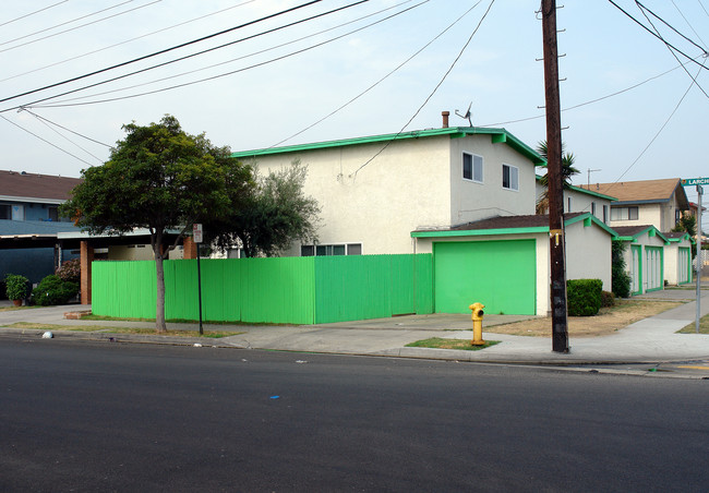 4302-4308 W 145th St in Hawthorne, CA - Foto de edificio - Building Photo