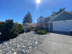 4823 Vista View Crescent in Nanaimo, BC - Building Photo - Building Photo