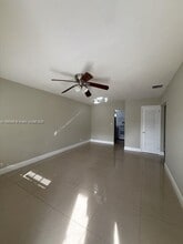 946 Laurel Dr in Lake Park, FL - Building Photo - Building Photo