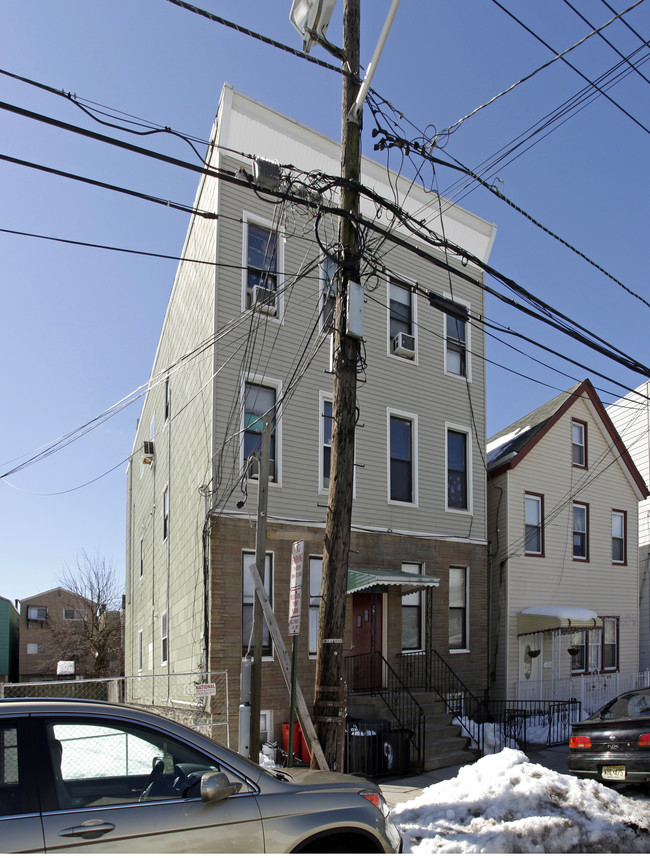 107 39th St in Union City, NJ - Foto de edificio - Building Photo