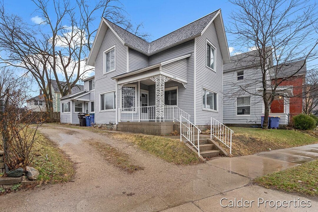 843 Lake Dr SE in Grand Rapids, MI - Building Photo