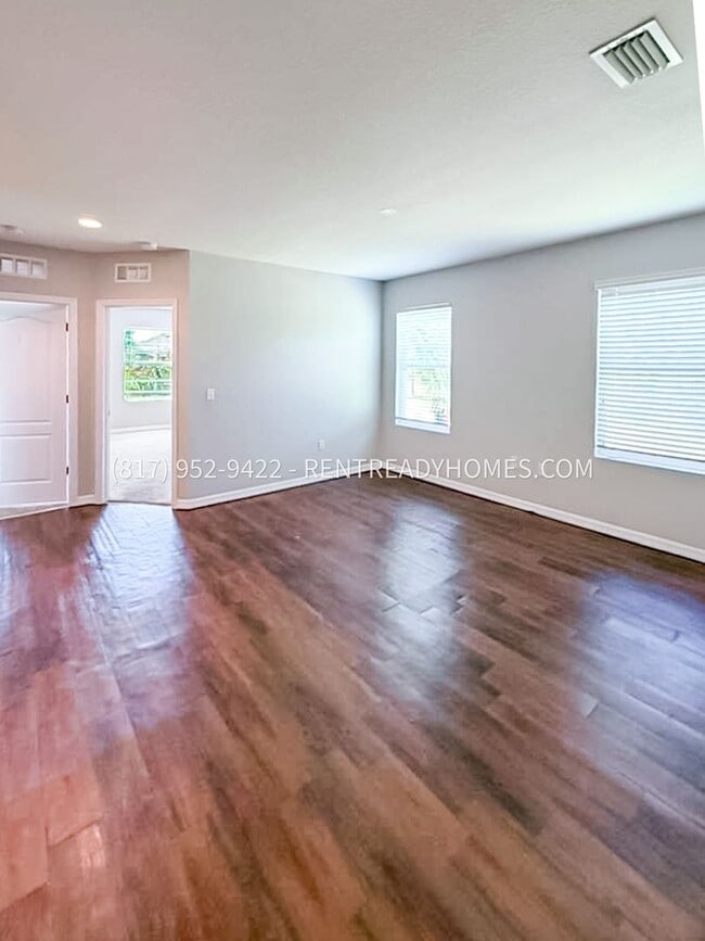 3943 Claybrook Dr in Wesley Chapel, FL - Building Photo - Building Photo