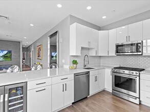 610 Rutherford Ave, Unit 201 in Boston, MA - Foto de edificio - Building Photo