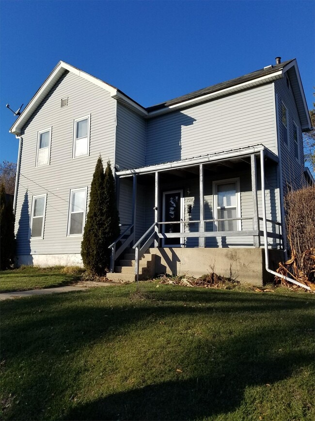 property at 734 E Shawnee St
