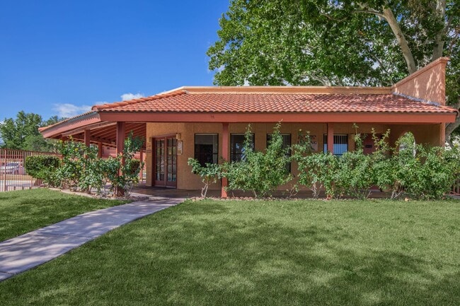 Garden Plaza Apartments in Sierra Vista, AZ - Building Photo - Building Photo