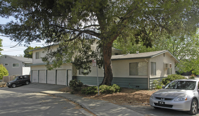 2646 Baldwin Ln in Walnut Creek, CA - Foto de edificio - Building Photo