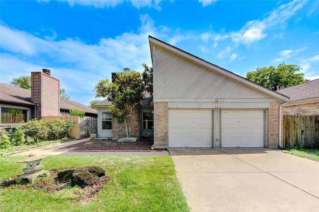property at 2818 Crest Park Dr