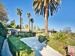 4863 Don Juan Pl in Los Angeles, CA - Building Photo - Building Photo