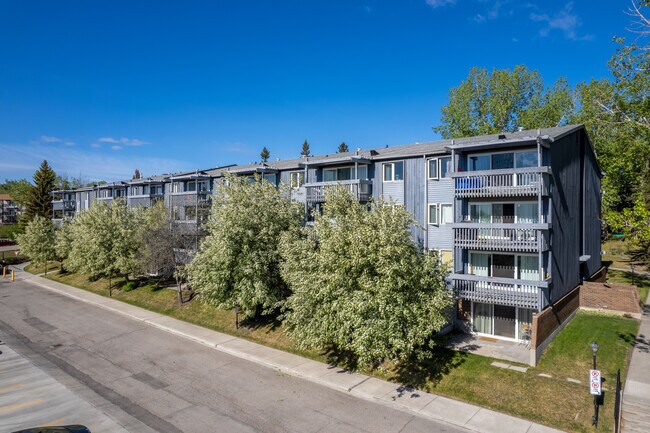 816 89th Ave SW in Calgary, AB - Building Photo - Building Photo