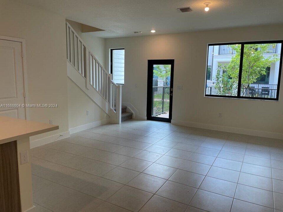 4955 NW 84th Ave in Doral, FL - Building Photo