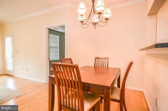 4950 Brenman Park Dr in Alexandria, VA - Building Photo - Building Photo