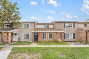 1386 Sierra Dr in Virginia Beach, VA - Building Photo