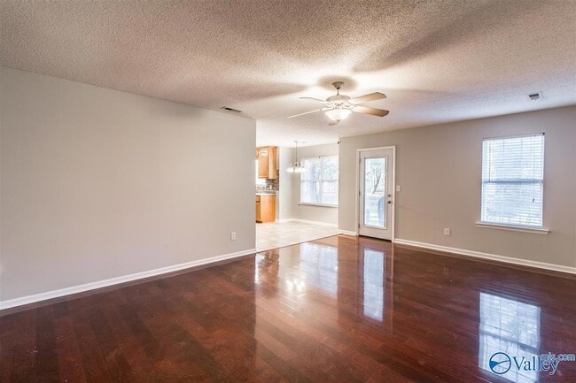 123 Ann Bradley Dr in Huntsville, AL - Foto de edificio - Building Photo