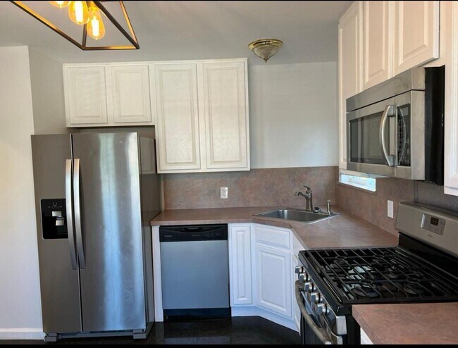 29 Hickory Rd in Port Washington, NY - Building Photo - Building Photo