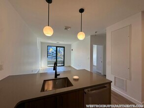 199 Gardner St in Boston, MA - Foto de edificio - Building Photo