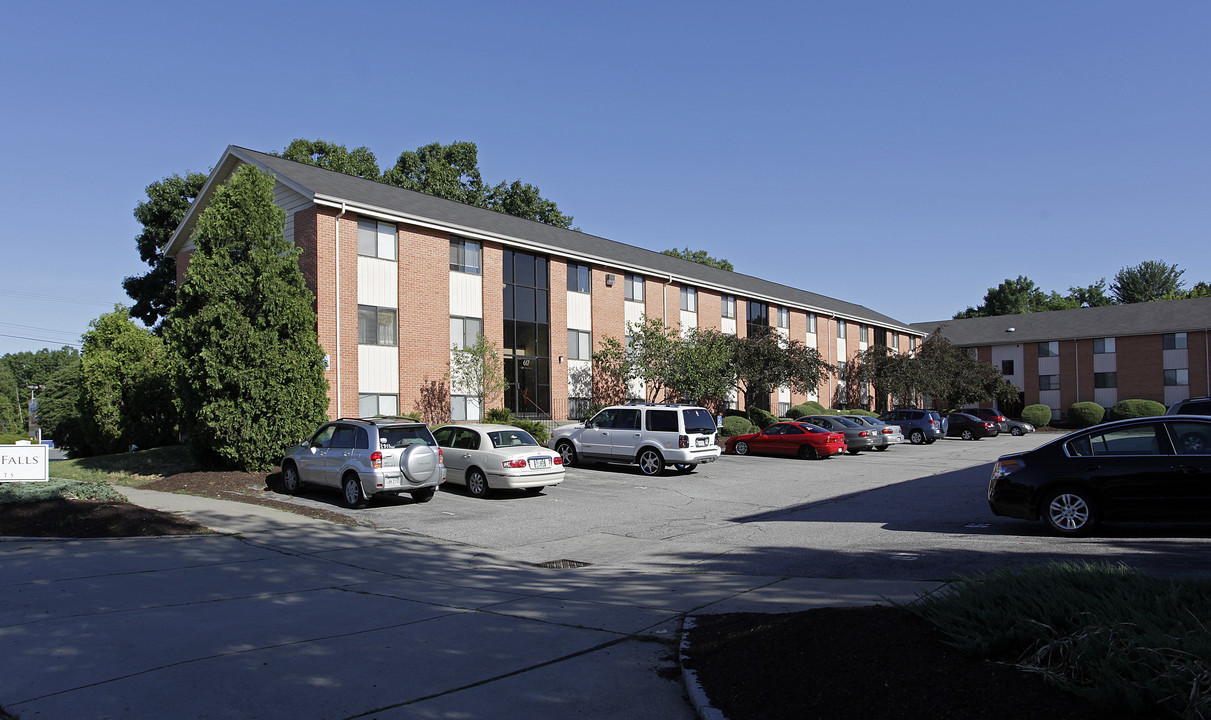 Mill Falls Apartments in Lowell, MA - Building Photo