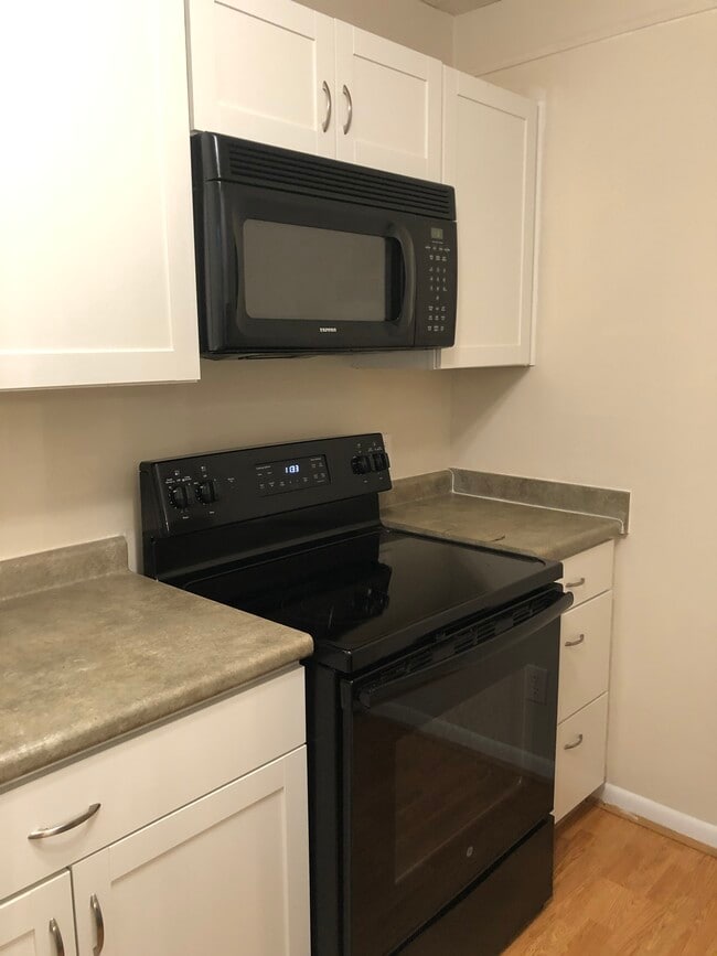 667 Bartons Landing Pl, Unit 5 in Fayetteville, NC - Building Photo - Building Photo