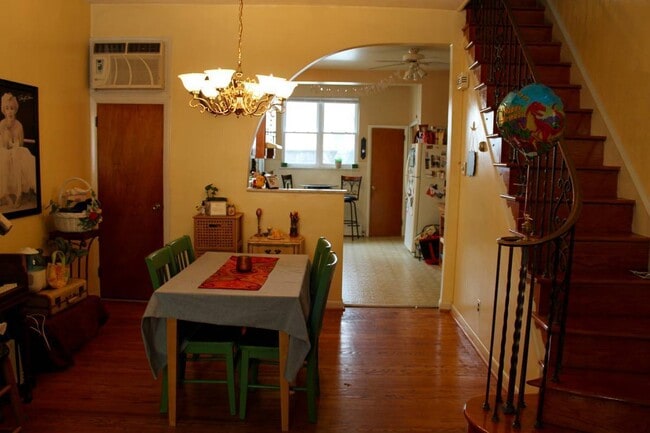 1023 Cross St in Philadelphia, PA - Building Photo - Building Photo