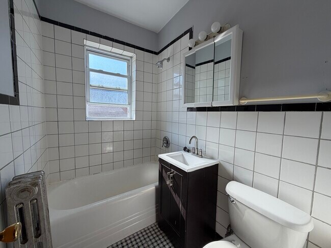 6956 N Ashland Ave in Chicago, IL - Building Photo - Building Photo