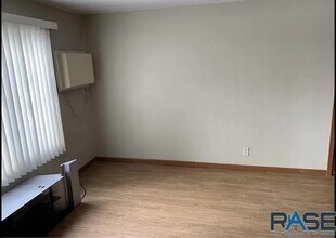 1114 S Blaine Ave in Sioux Falls, SD - Building Photo - Building Photo