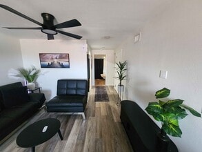 1428 Gulf to Bay Blvd in Clearwater, FL - Building Photo - Building Photo