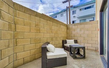 1431 S Bedford St, Unit #4 in Los Angeles, CA - Foto de edificio - Building Photo