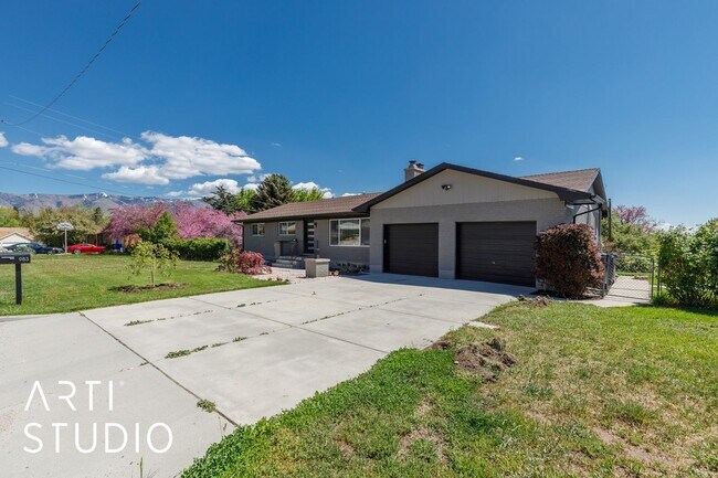 property at 983 Westwood Dr