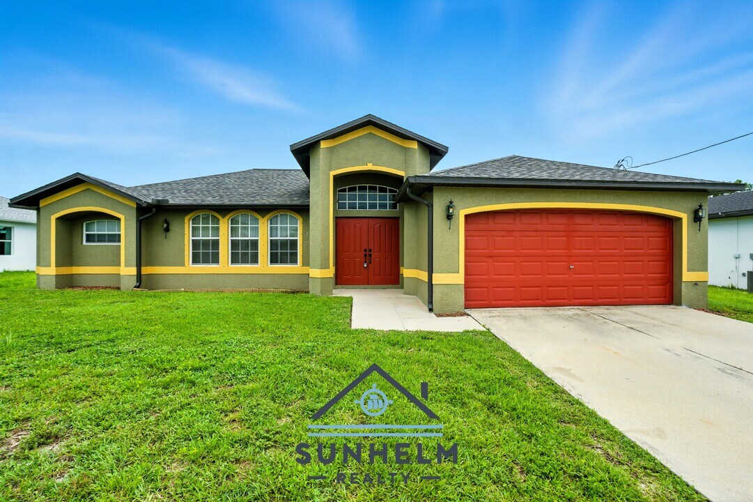 209 SW 10th Ave in Cape Coral, FL - Building Photo