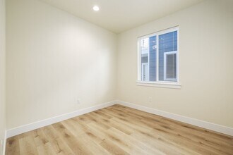 3326 N Cole Rd in Boise, ID - Building Photo - Building Photo