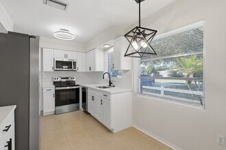 5601 Forest Hills Dr in Holiday, FL - Foto de edificio - Building Photo